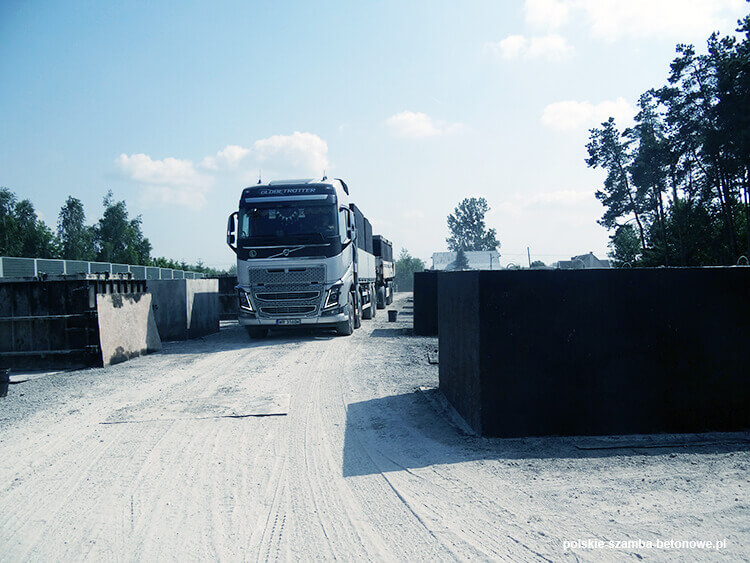 Transport szamb betonowych  w Miastku